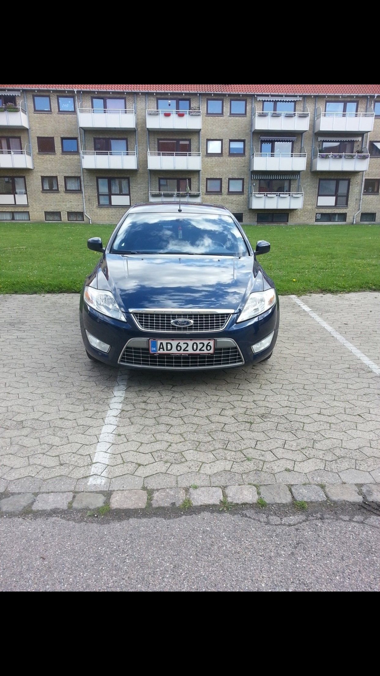 Blå Ford Mondeo fra 2008