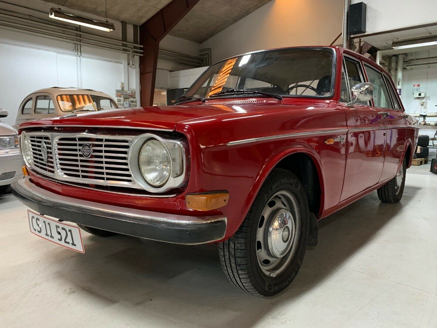 Rød Volvo 144 fra 1968