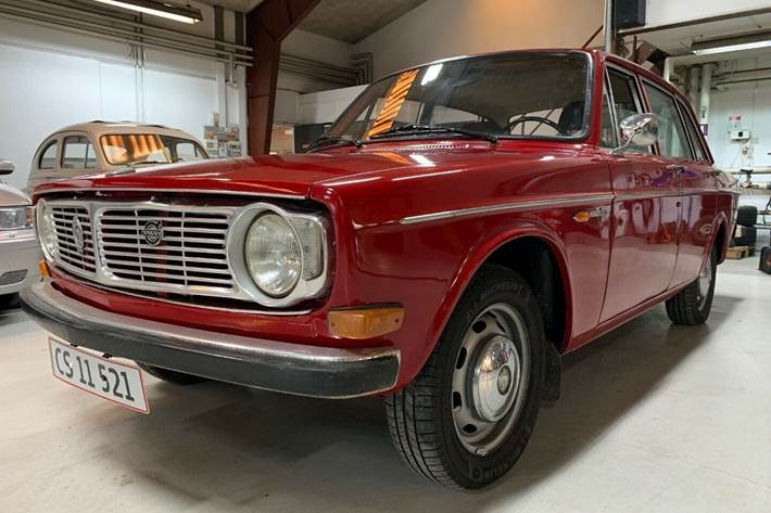 Rød Volvo 144 fra 1968