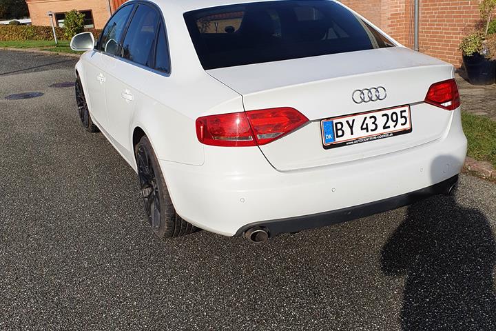 Hvid Audi A4 fra 2008