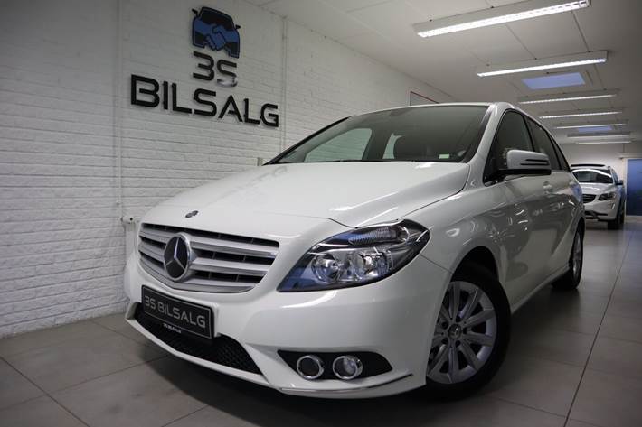Hvid Mercedes B200 fra 2013