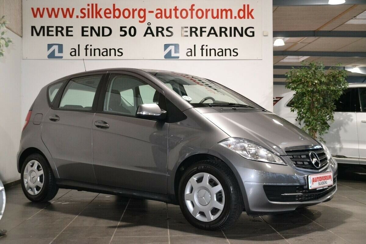 Grå Mercedes A180 fra 2010