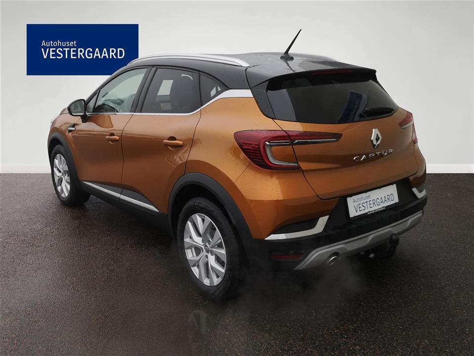 Orange Renault Captur fra 2020