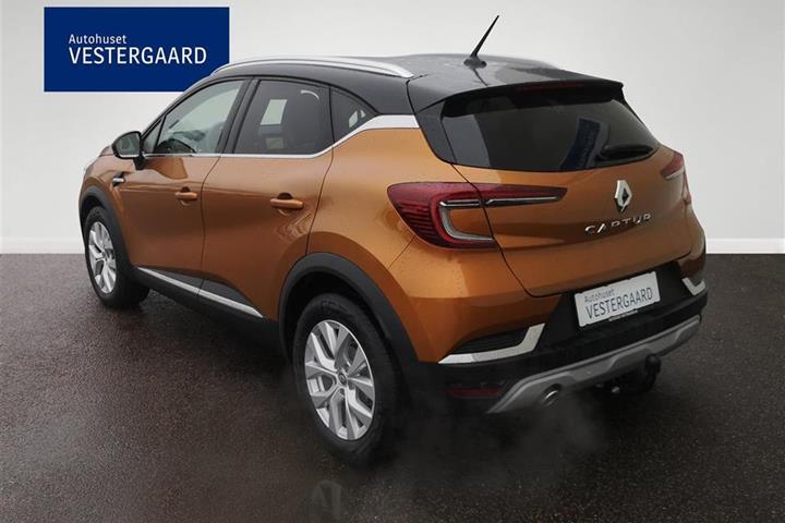 Orange Renault Captur fra 2020