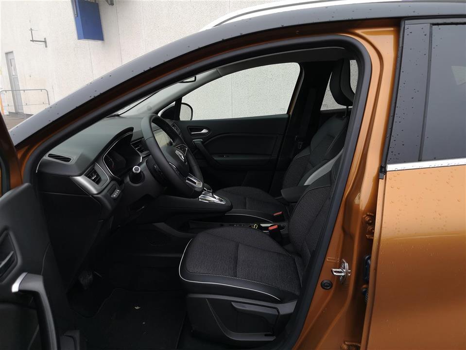 Orange Renault Captur fra 2020