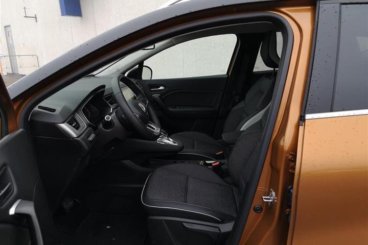 Orange Renault Captur fra 2020