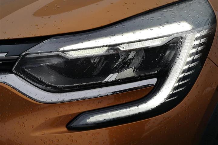 Orange Renault Captur fra 2020
