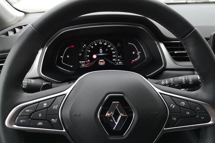 Orange Renault Captur fra 2020