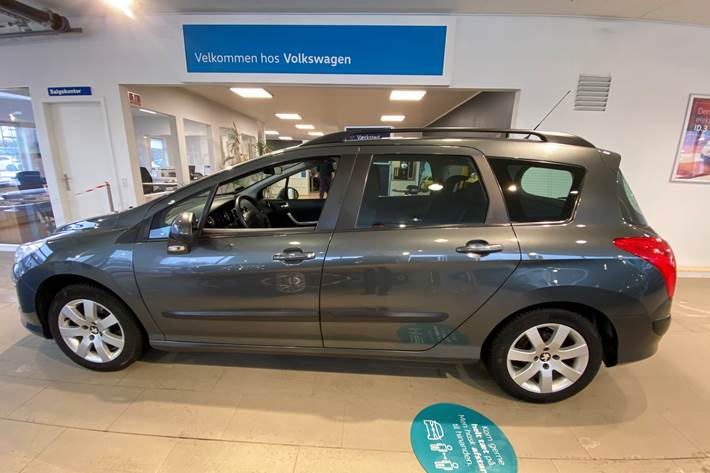 Grå Peugeot 308 fra 2013