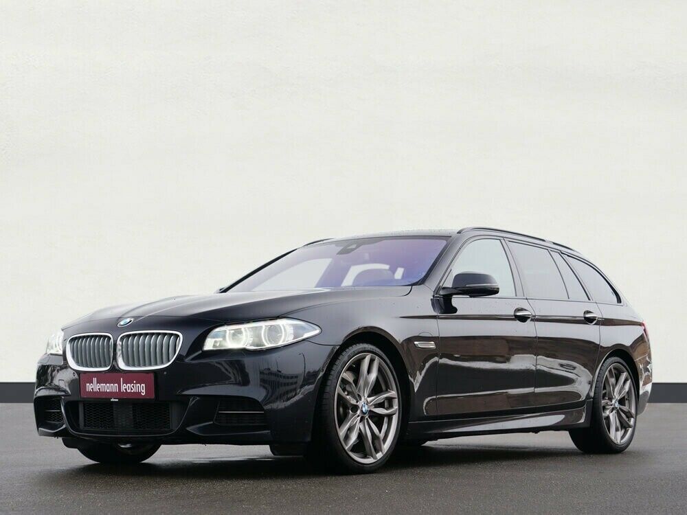 Blå BMW M550d fra 2016