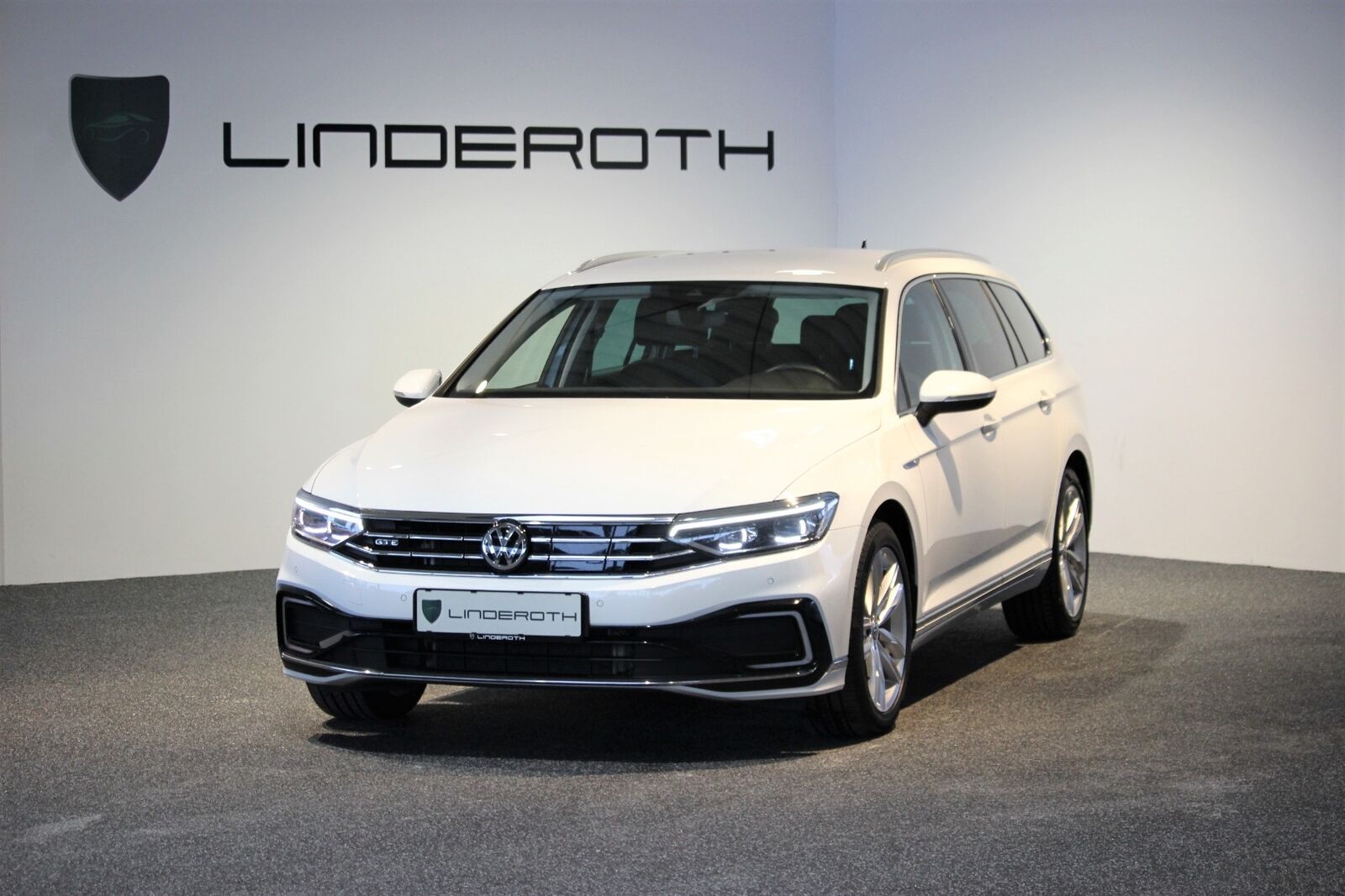 Hvid VW Passat fra 2020