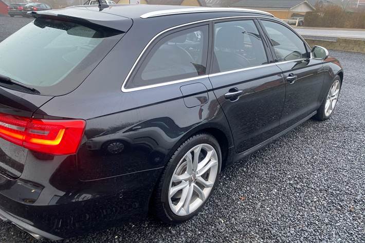 Sort Audi S6 fra 2012