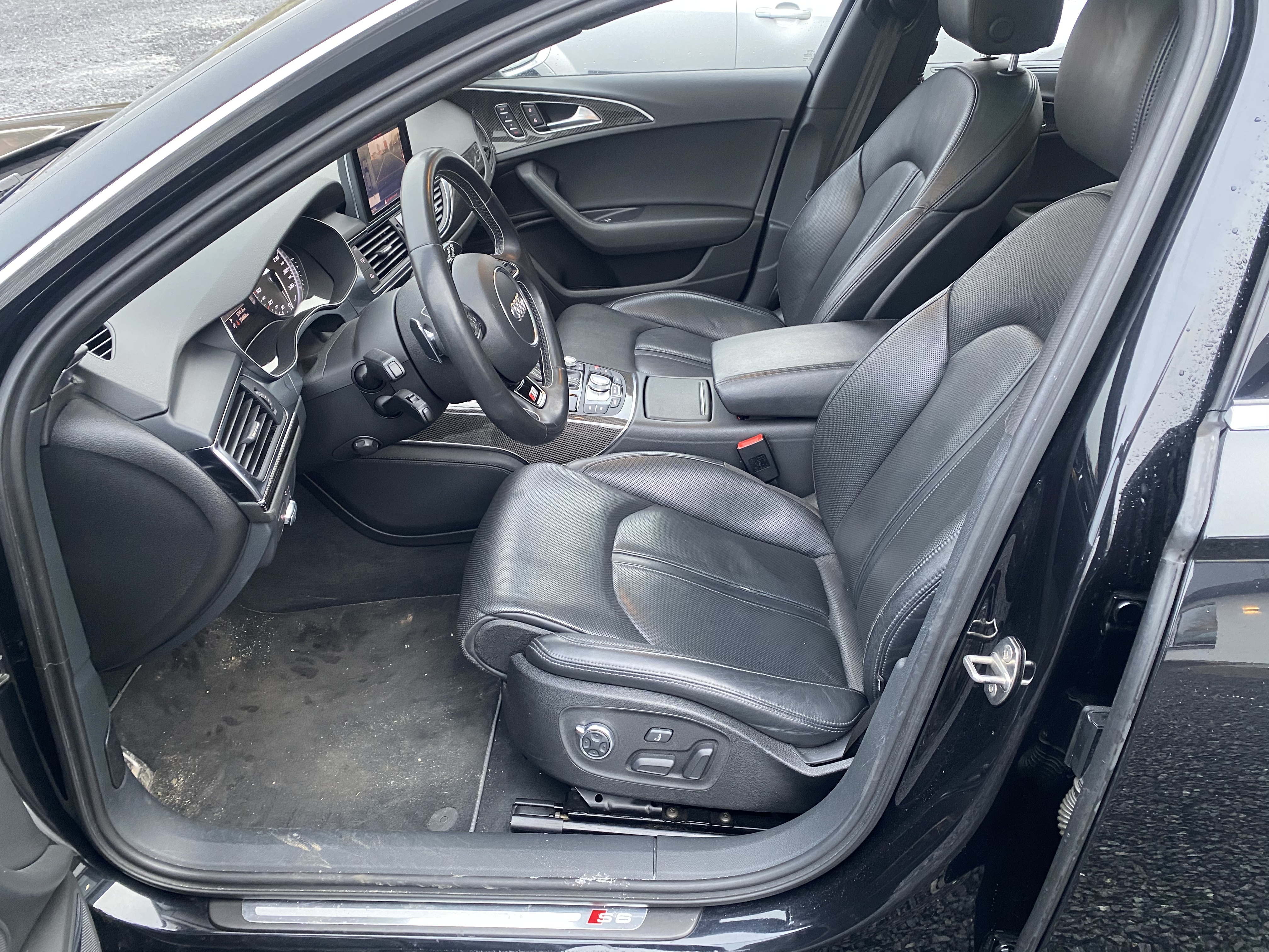 Sort Audi S6 fra 2012