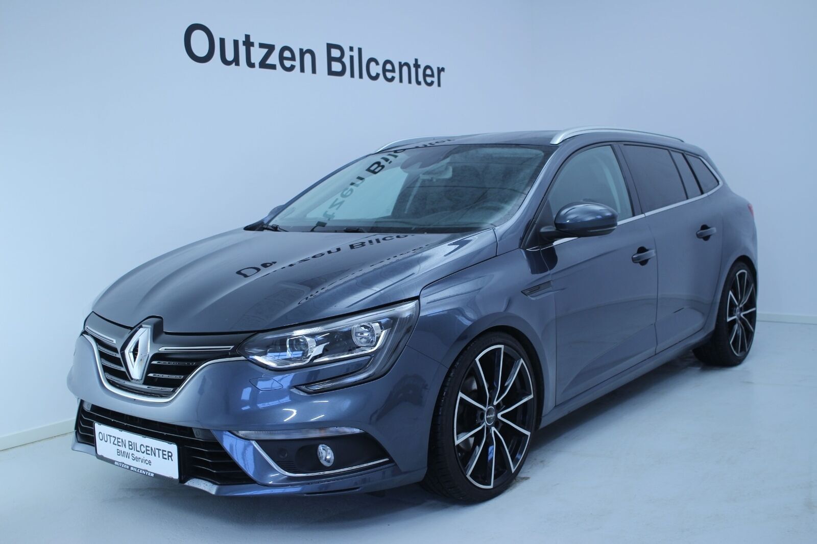 Grå Renault Megane IV fra 2018