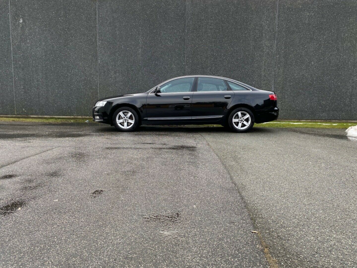 Grå Audi A6 fra 2010