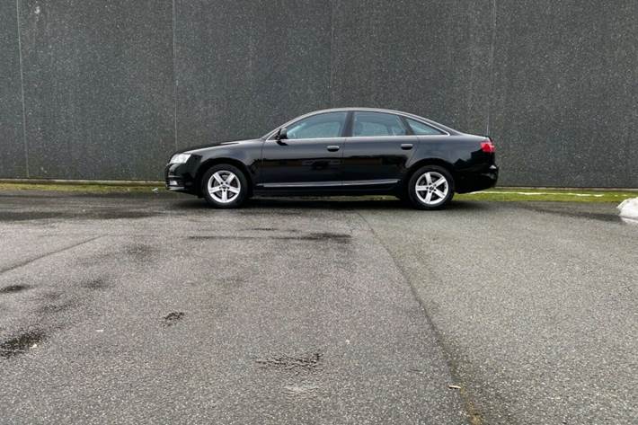 Grå Audi A6 fra 2010