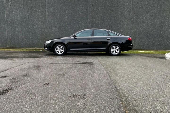 Grå Audi A6 fra 2010