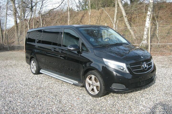 Grå Mercedes V250 d fra 2017