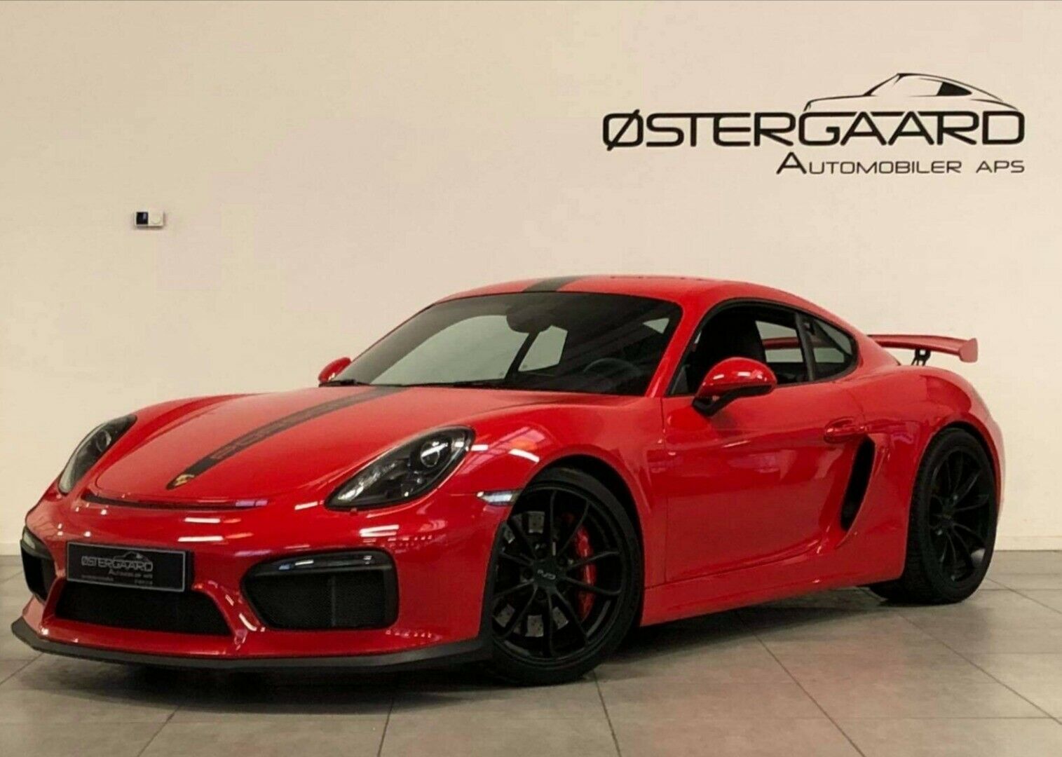 Rød Porsche Cayman GT4 fra 2016