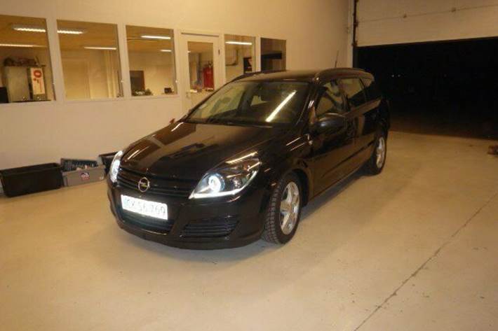 Grå Opel Astra fra 2005