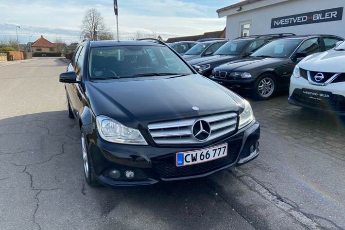 Grå Mercedes C220 fra 2011