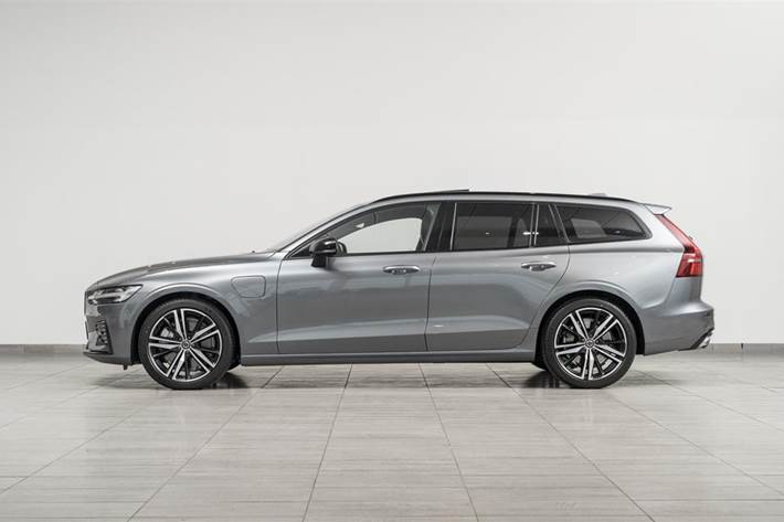 Grå Volvo V60 fra 2021