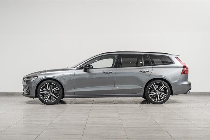 Grå Volvo V60 fra 2021