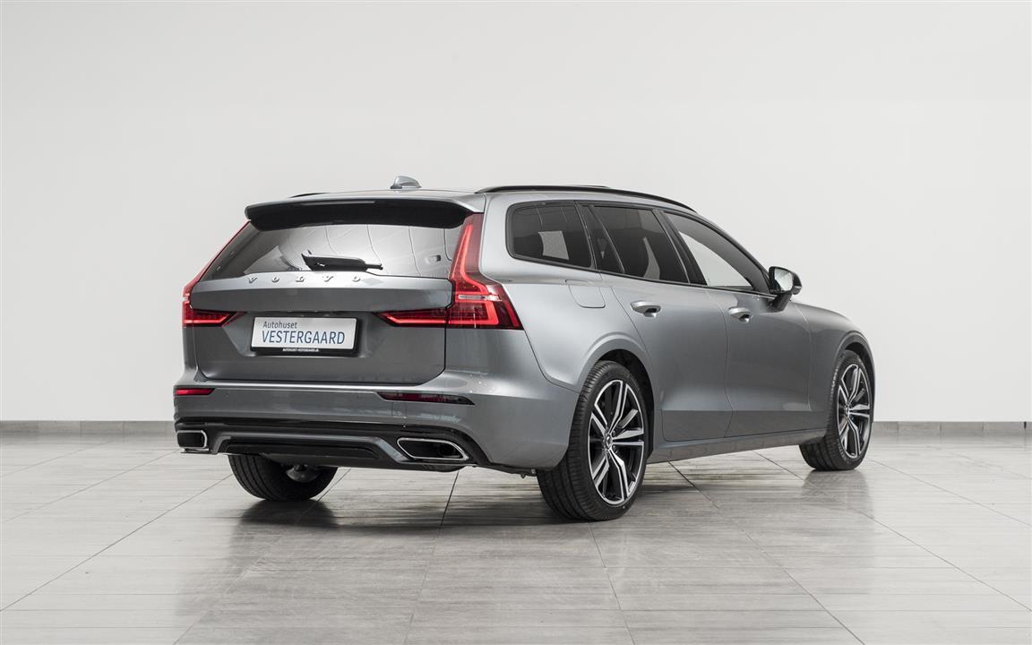 Grå Volvo V60 fra 2021