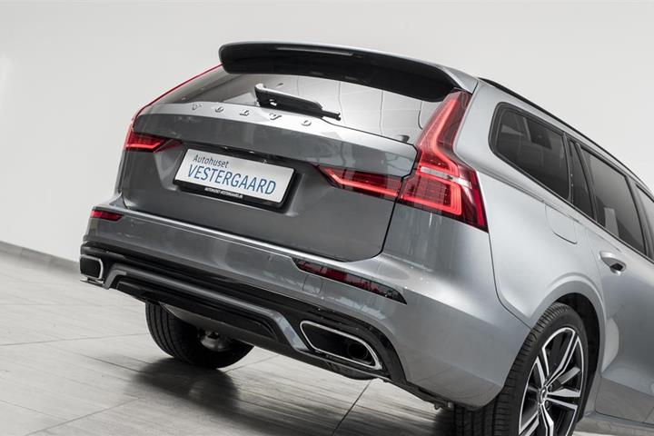 Grå Volvo V60 fra 2021
