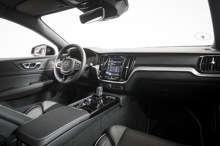 Grå Volvo V60 fra 2021