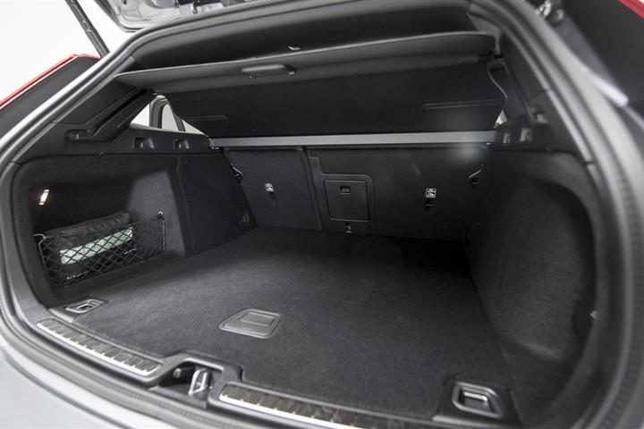 Grå Volvo V60 fra 2021