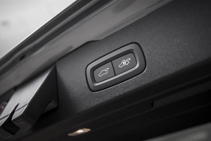 Grå Volvo V60 fra 2021