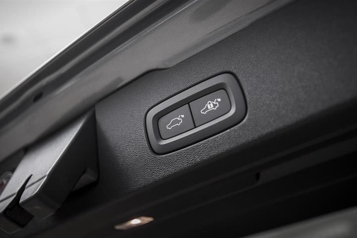 Grå Volvo V60 fra 2021