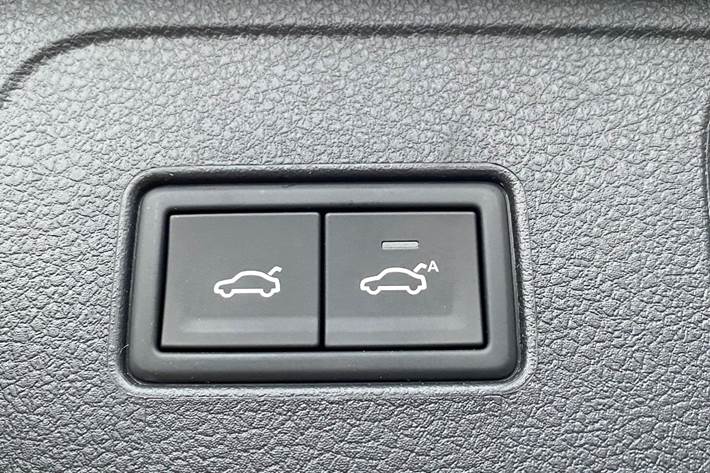 Grå VW Passat fra 2020