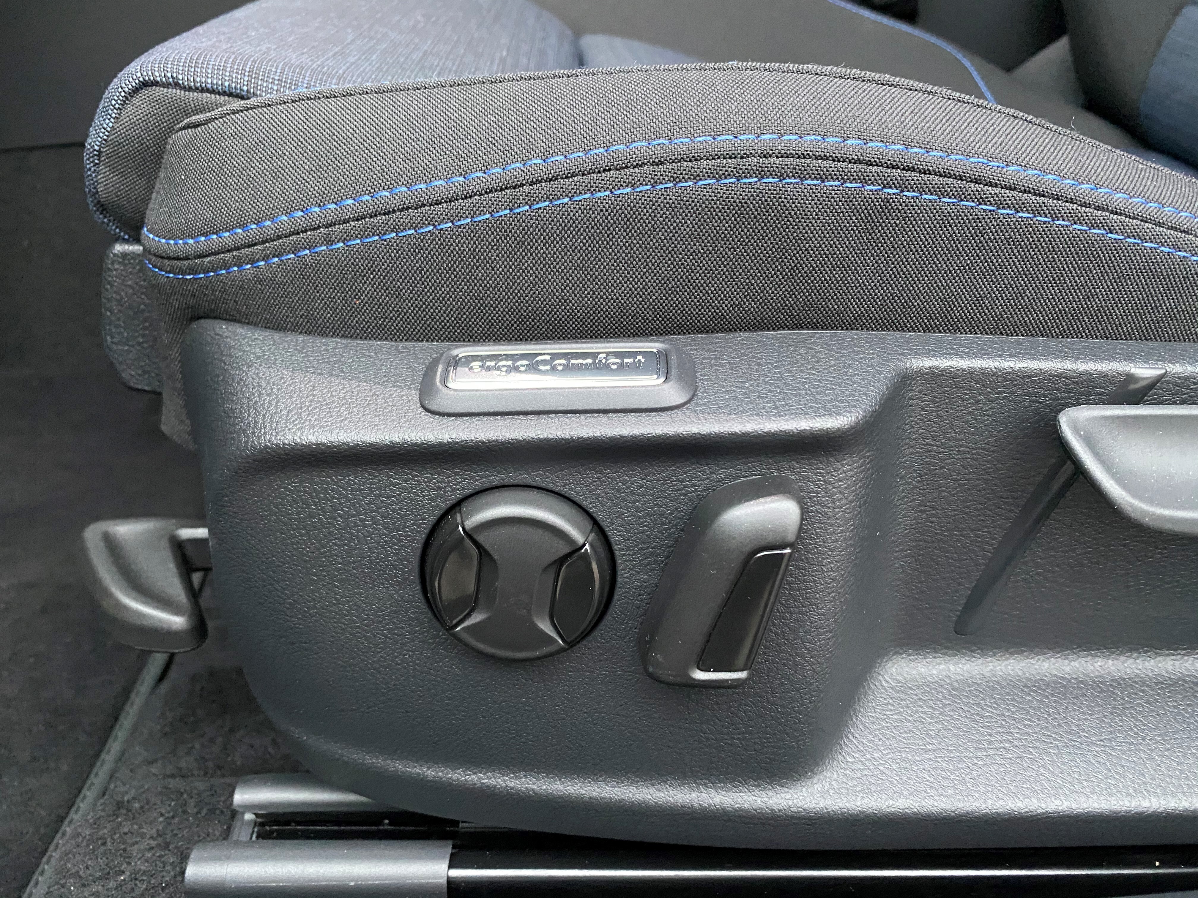 Grå VW Passat fra 2020