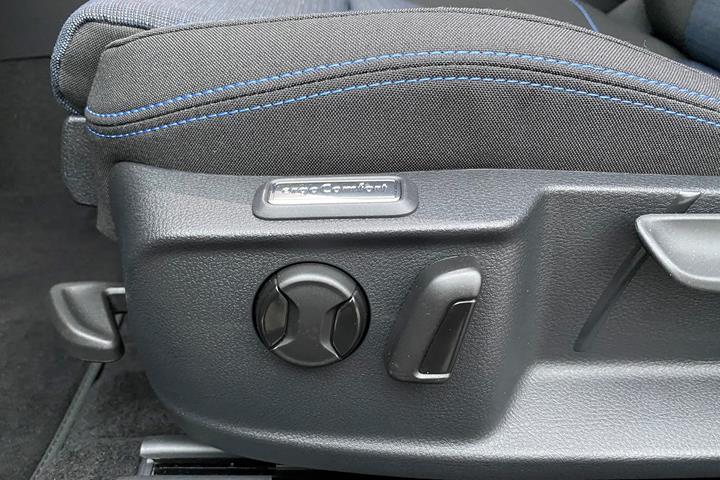 Grå VW Passat fra 2020