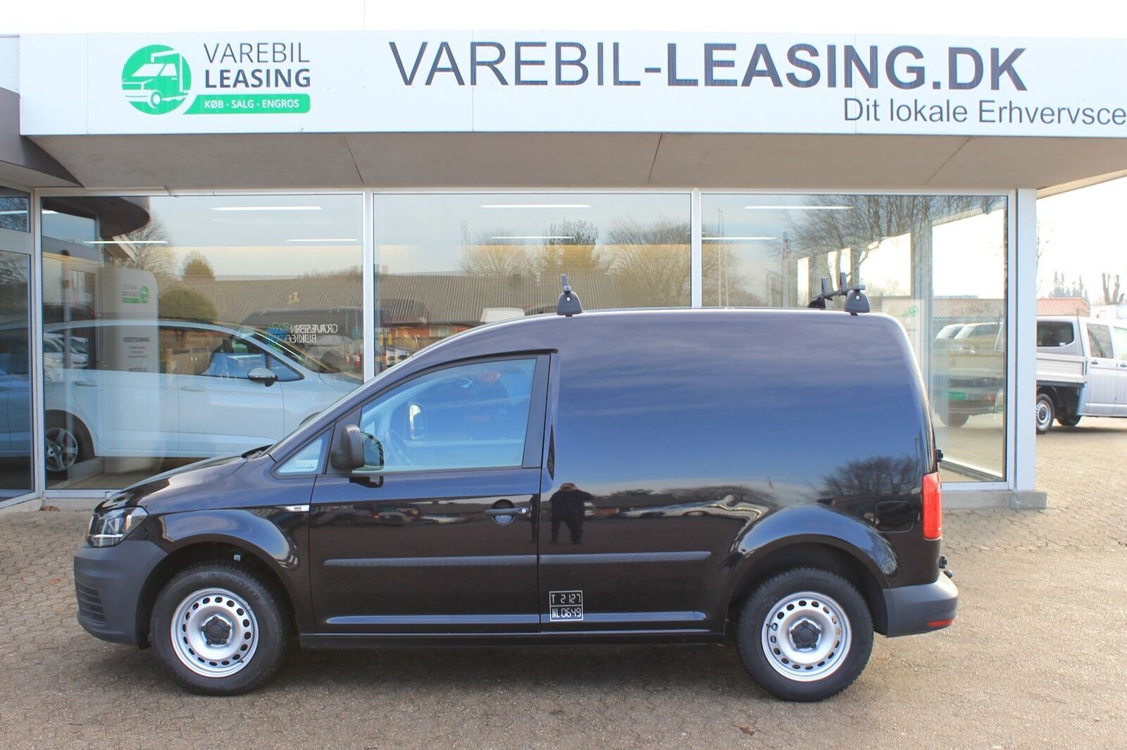 Sort VW Caddy fra 2016