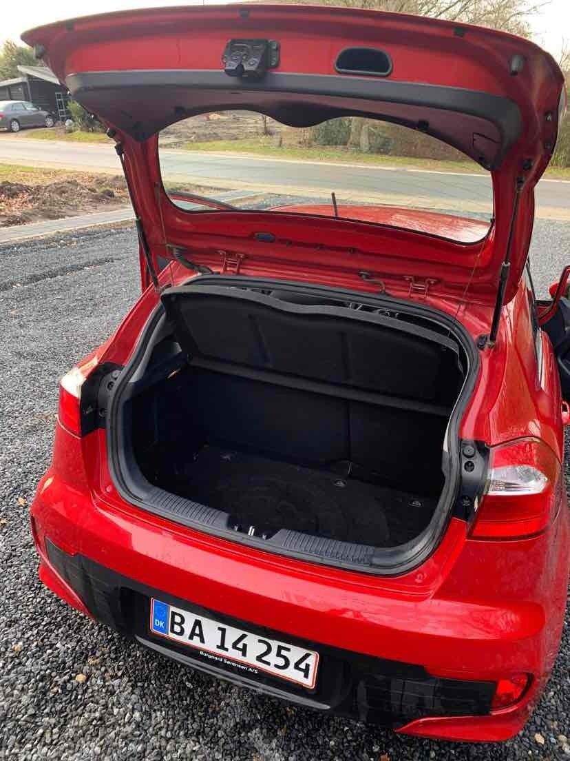 Rød Kia Rio fra 2016