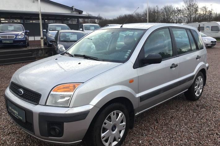Grå Ford Fusion fra 2009