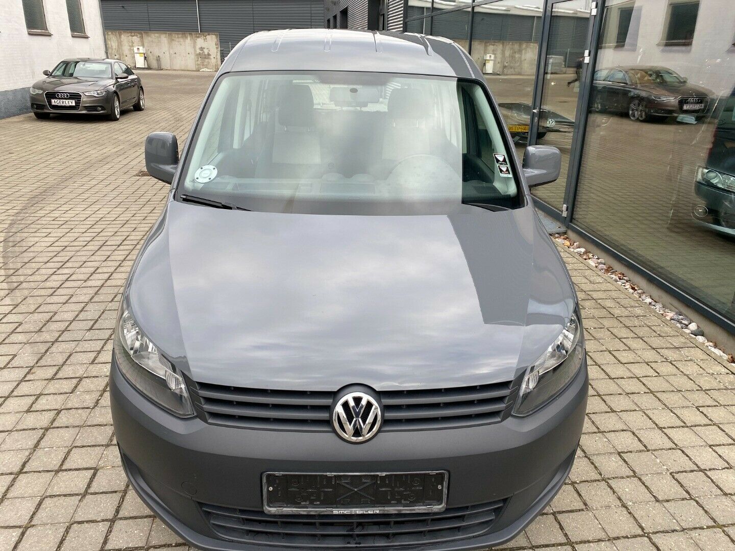 Grå VW Caddy fra 2012