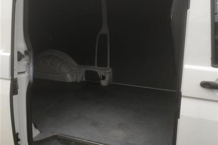 Hvid VW Transporter fra 2011