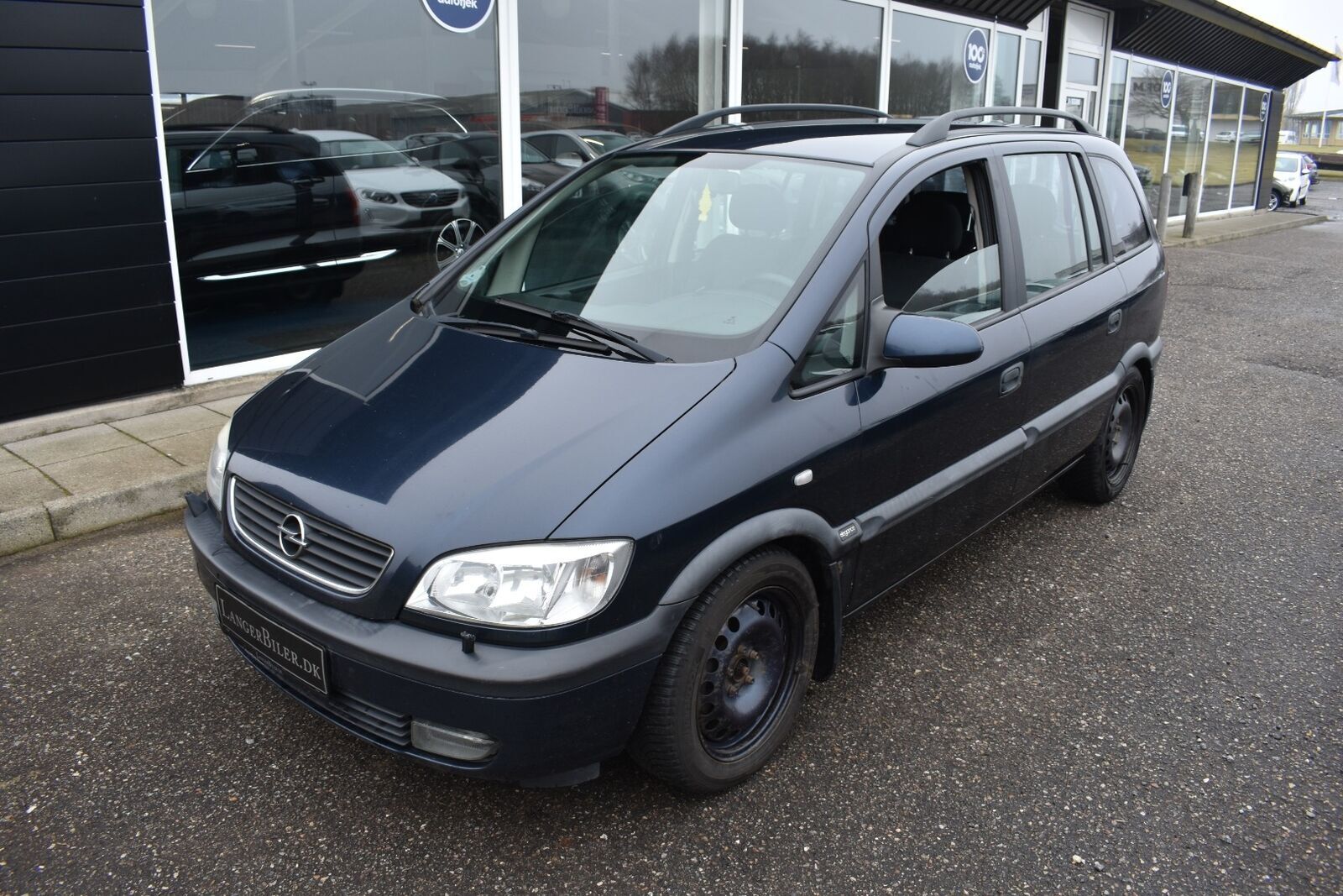 Blå Opel Zafira fra 2003