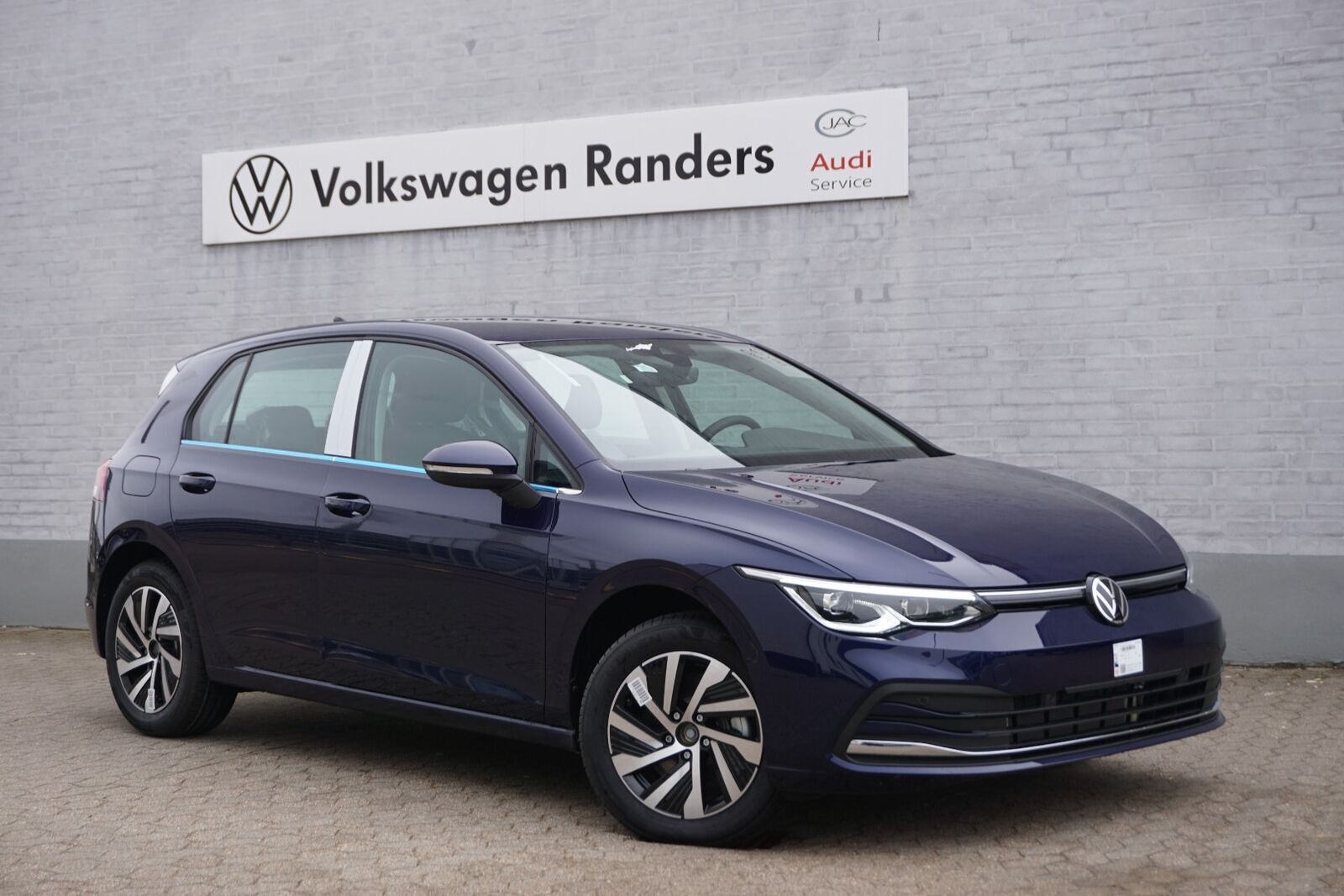 Blå VW Golf VIII fra 2021