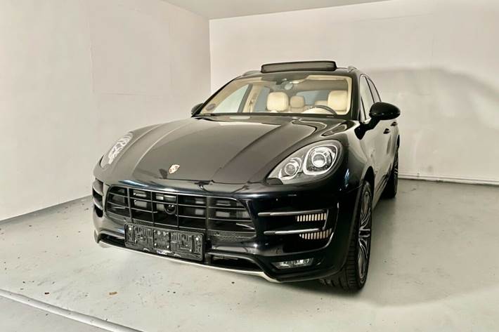 Grå Porsche Macan Turbo fra 2014