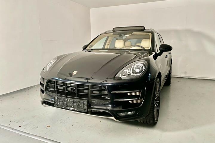 Grå Porsche Macan Turbo fra 2014