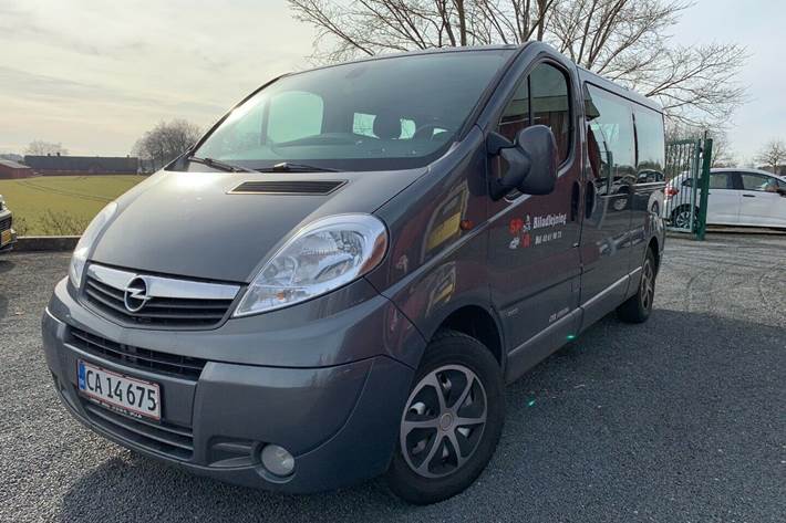 Blå Opel Vivaro fra 2014