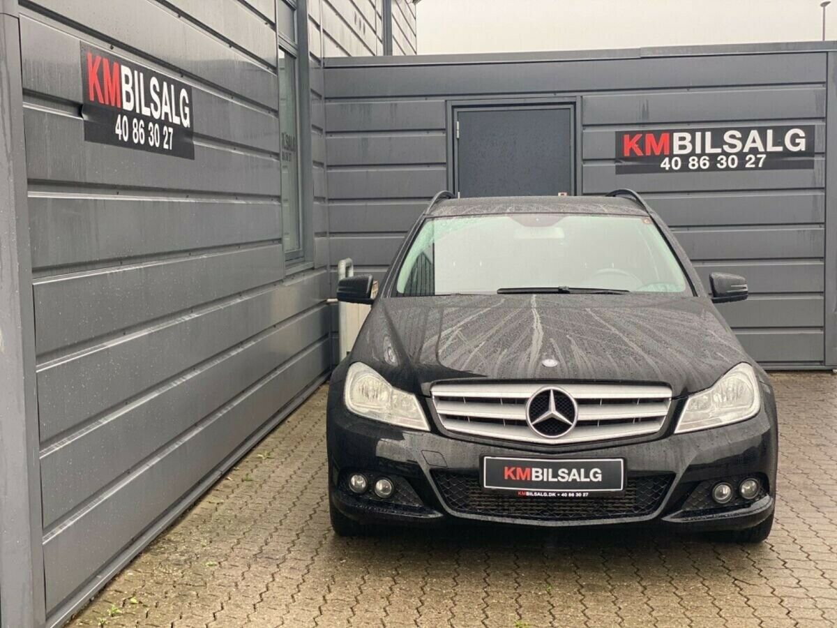 Sort Mercedes C220 fra 2011