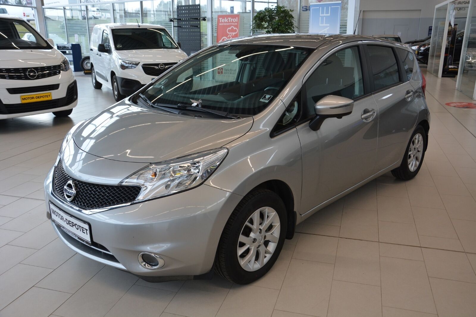 Grå Nissan Note fra 2016