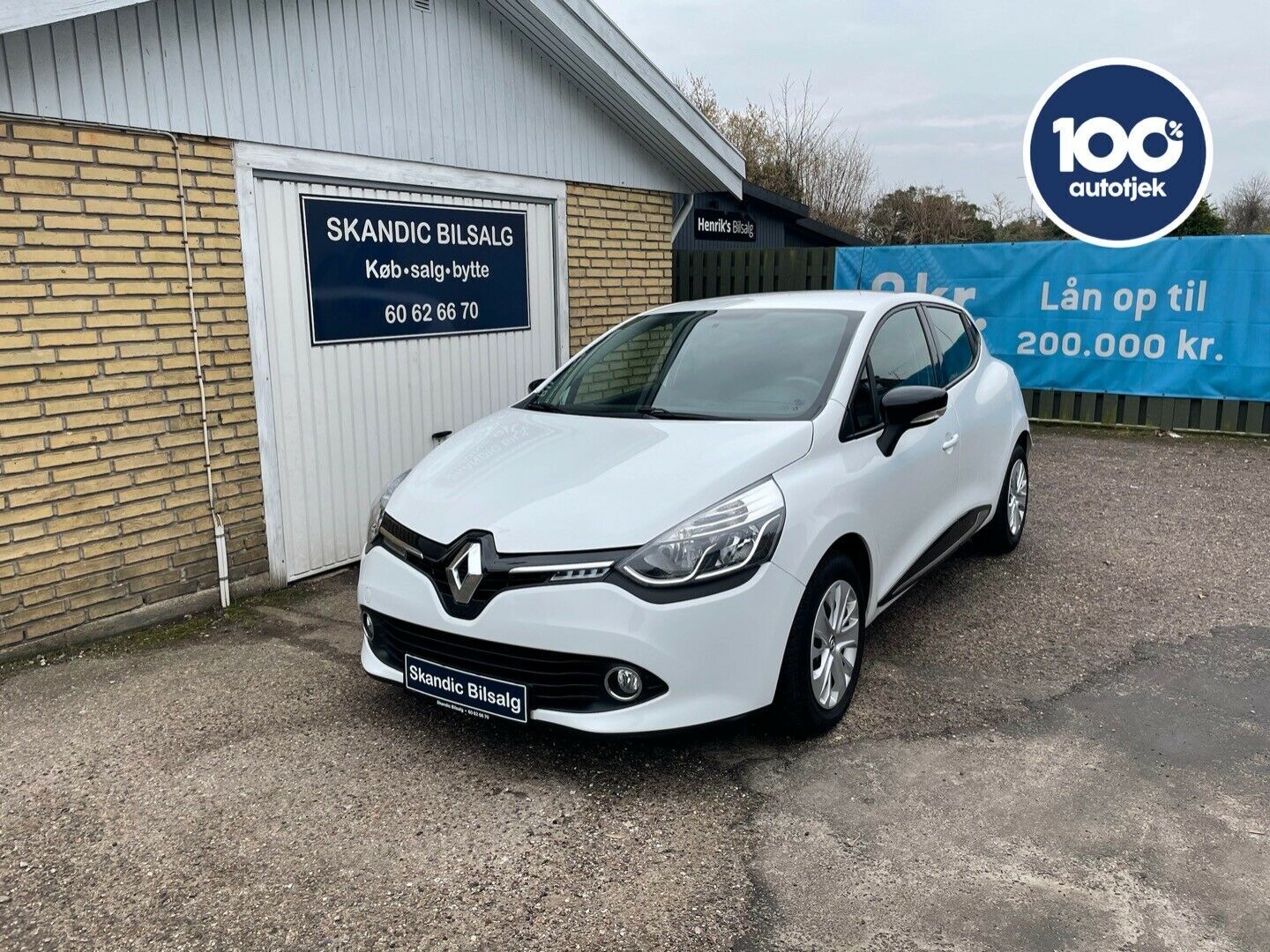 Grå Renault Clio IV fra 2016