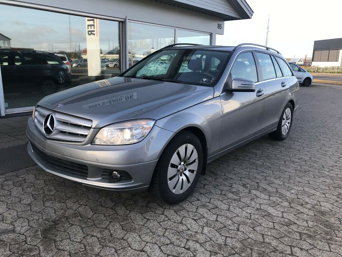 Grå Mercedes C200 fra 2010